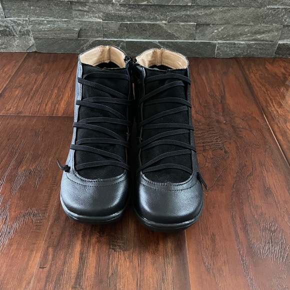 NWOT - Lightweight Spring Shoes - Black, Size 39 (US8) - Picture 2 of 5